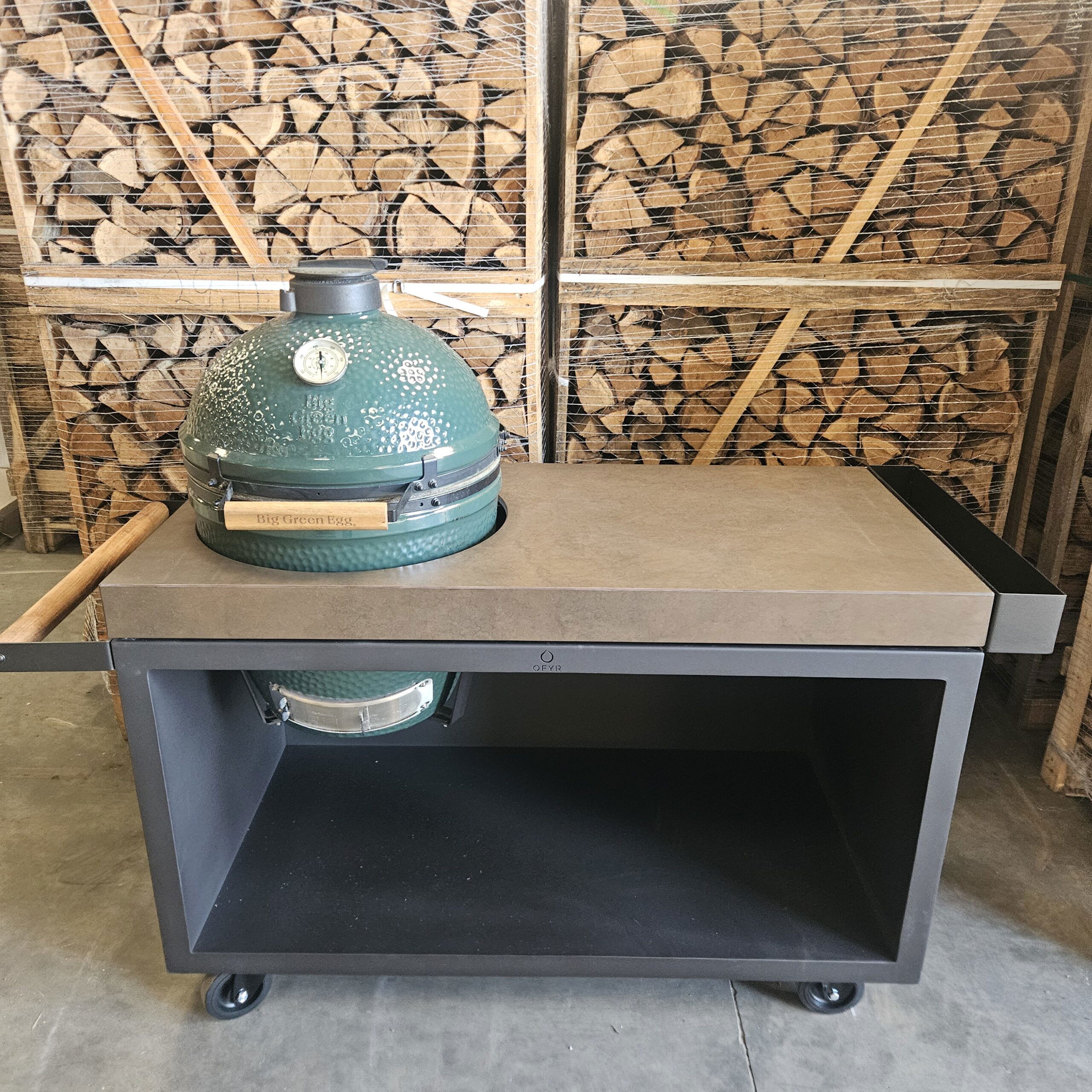 Big Green Egg Large + OFYR Kamado Table 135 Ceramic Golden Brown